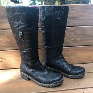 Rieker fleece-lined boot. Size 40